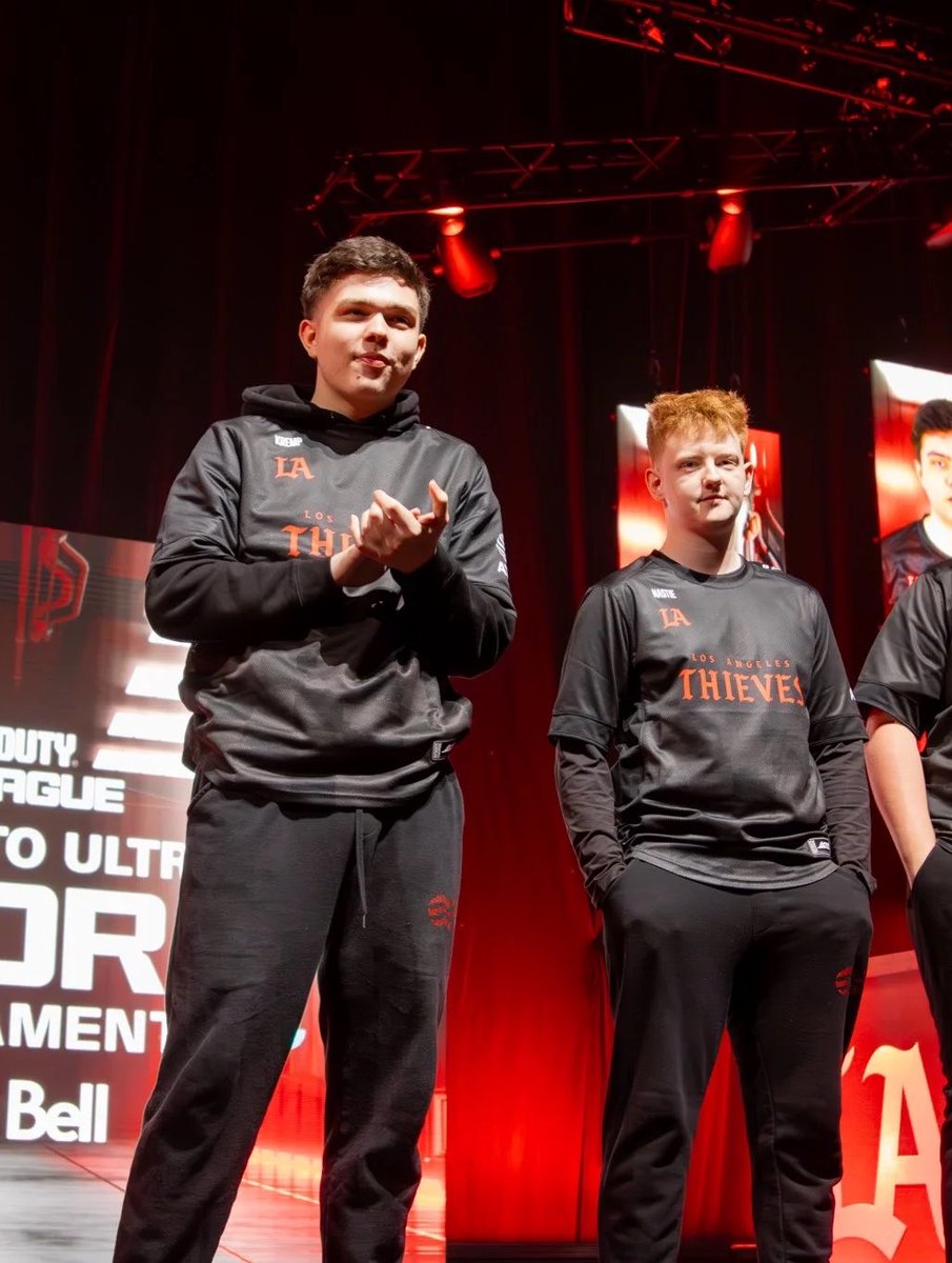 CoD Clipped tweet media