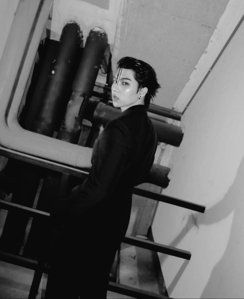 trph4i's tweet photo. Black tie https://t.co/ZIagbK3DRA