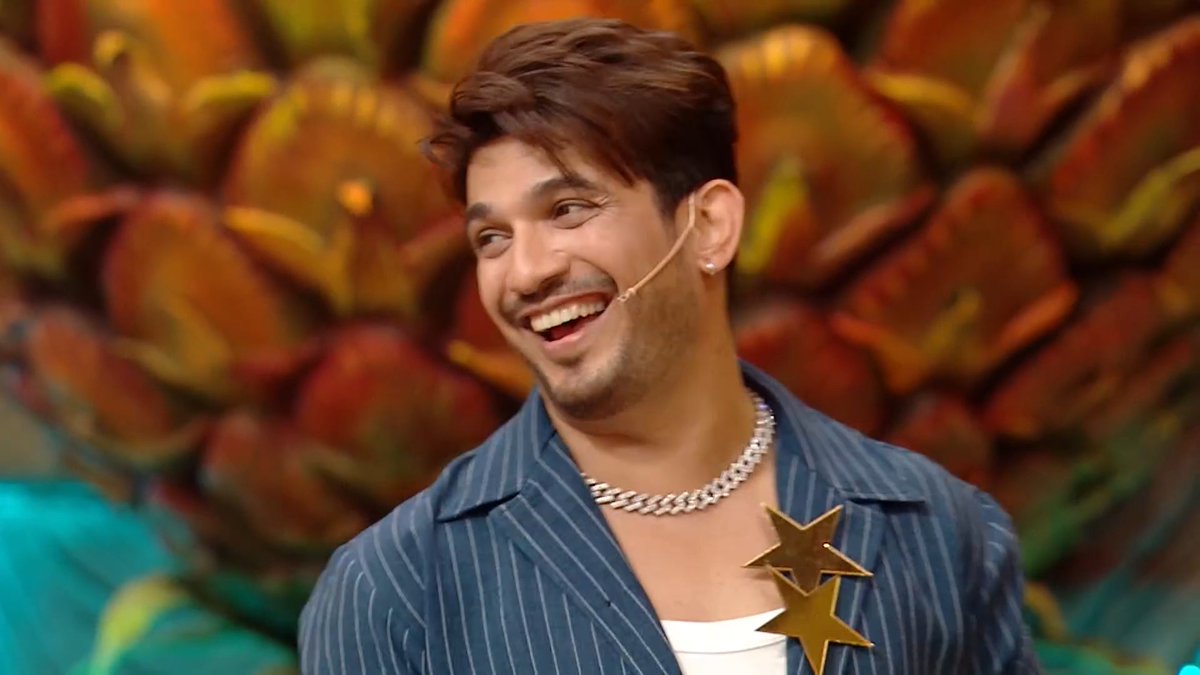 OreePiyaa's tweet photo. oh my gosh, his today’s look got me obsessed all over again 😩 not only did he win 2 stars but he won my heart once again too ❤️ he looked so insanely hot and absolutely slayed throughout the whole episode with that attractive smile of his 🫠🔥 #arjunbijlani #laughterchefs3 https://t.co/h3LOkh708u