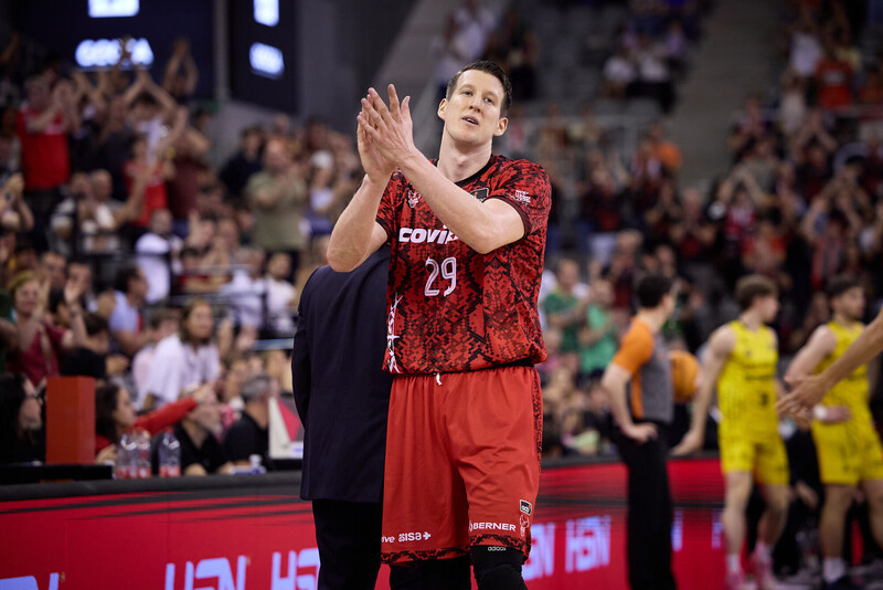 elrincondelsm's tweet photo. 🔥 Histórico 🏀

🇭🇷 Luka Bozic (@CoviranGranada) se convierte en el 2º jugador en la historia de la ACB en firmar 27+ de valoración en 12 partidos consecutivos.

Iguala a... 🇱🇹 Arvydas Sabonis que lo logró con el Fórum Valladolid en 1992.

Tendrá la oportunidad de superarlo. https://t.co/szvEaTqDsx
