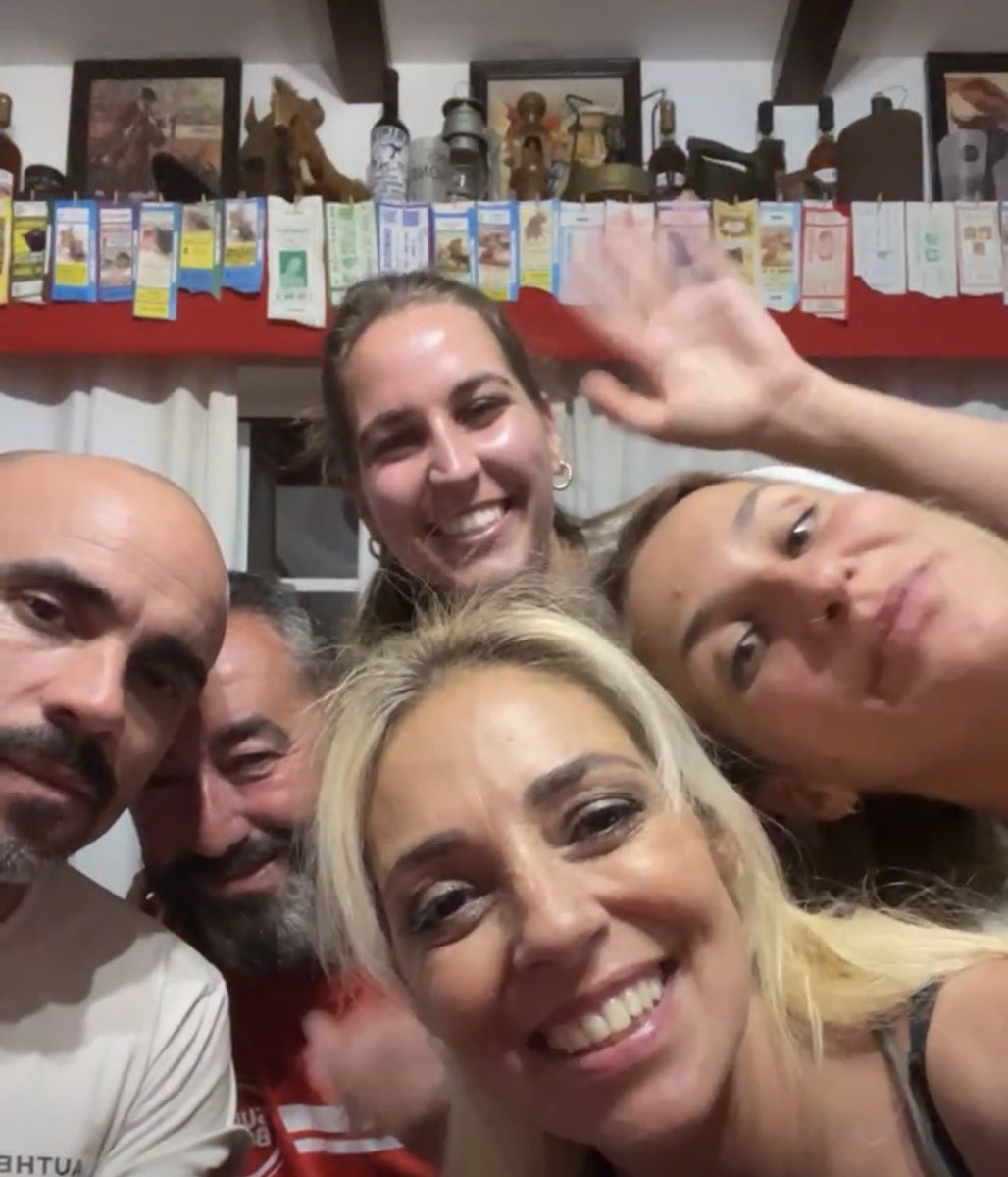 withbiazinha's tweet photo. A FAMÍLIA JUNTA NA CASA DO PAI ANDRADE, AMOO❤️🫶🏼
#1companhia https://t.co/H7UAaoc1PN