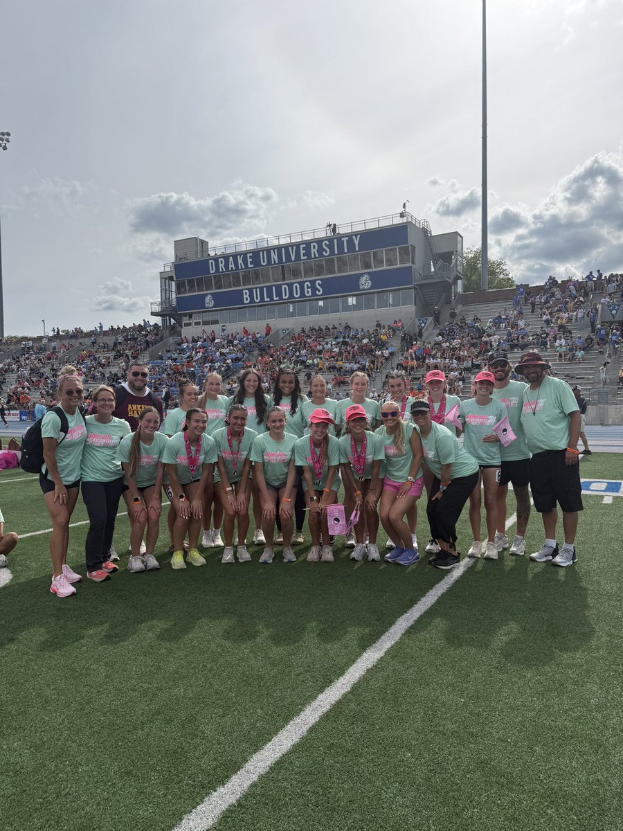 Ankeny_Hawks's tweet photo. 🥉TROPHY FINISH🥉
The Hawkettes finish the season on the Podium! This is the first top 3 finish since 1997!

@ankenytrackxc #TrustFamilyBelieveHawks https://t.co/tlSH8fDSNi