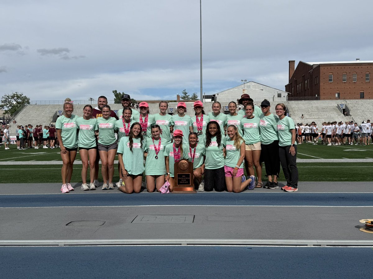 Ankeny_Hawks's tweet photo. 🥉TROPHY FINISH🥉
The Hawkettes finish the season on the Podium! This is the first top 3 finish since 1997!

@ankenytrackxc #TrustFamilyBelieveHawks https://t.co/tlSH8fDSNi