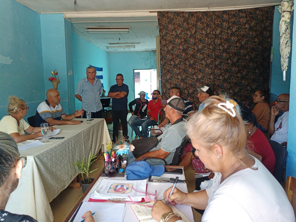 PoderMayari's tweet photo. Las autoridades de #Mayarí y directivos de ETECSA, Acueducto, Vivienda y la OBE informaron sobre la situación del municipio en reunión desarrollada con los delegados del Consejo Popular Mayarí y el Presidente de Consejo Popular Nicaro para que sea orientada a los electores. https://t.co/B1MqRqaQx6