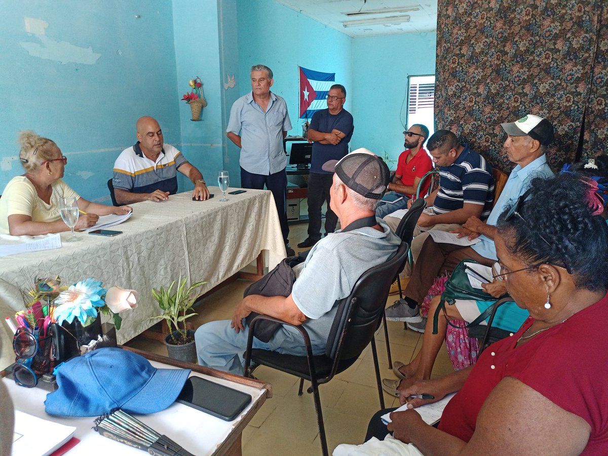 PoderMayari's tweet photo. Las autoridades de #Mayarí y directivos de ETECSA, Acueducto, Vivienda y la OBE informaron sobre la situación del municipio en reunión desarrollada con los delegados del Consejo Popular Mayarí y el Presidente de Consejo Popular Nicaro para que sea orientada a los electores. https://t.co/B1MqRqaQx6