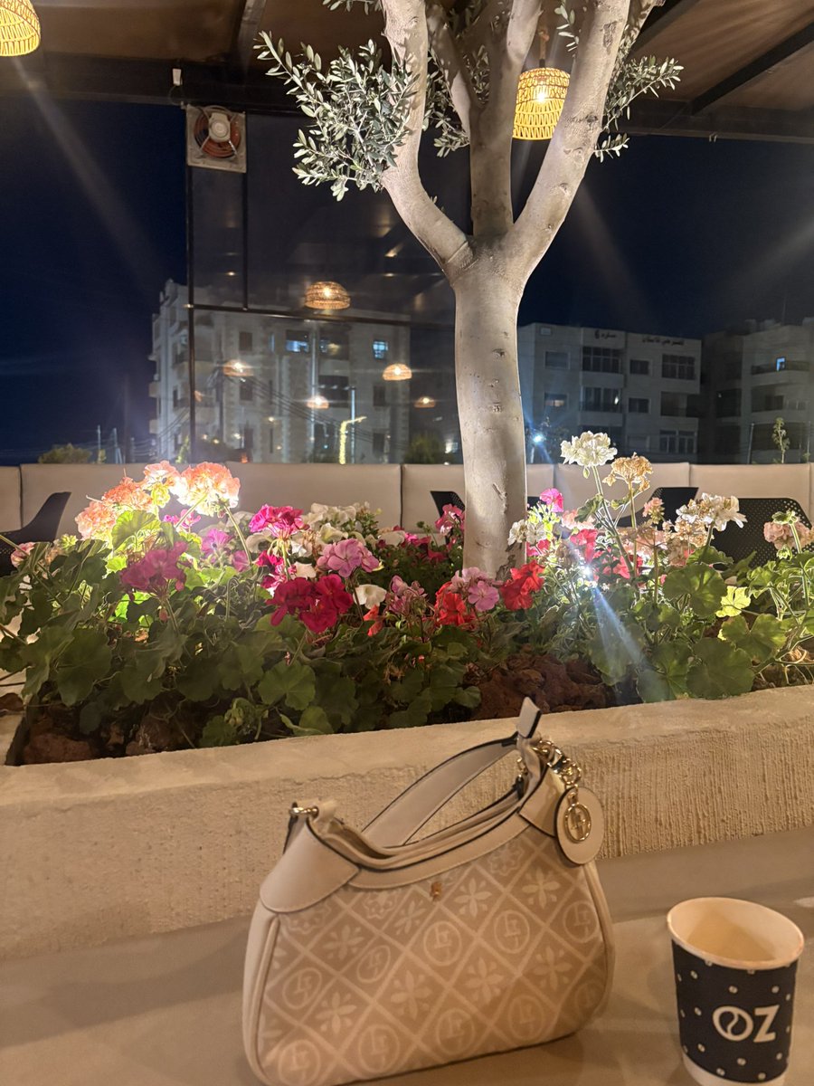 ekram9811's tweet photo. Night out ☕️✨ https://t.co/mQtlpRZ2Wr