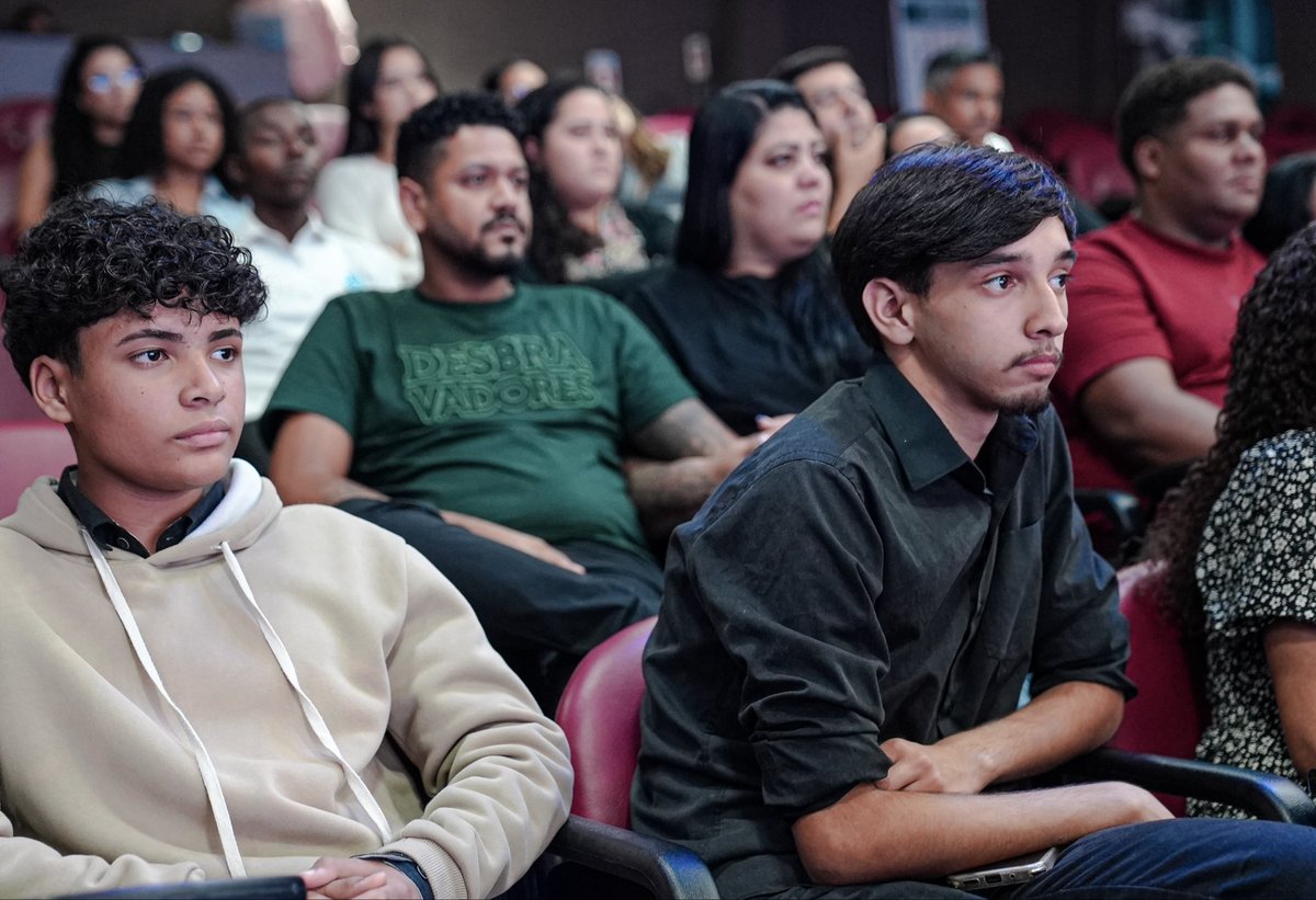 AdventistasARF's tweet photo. Criatividade, tecnologia e missão reunidas no encontro “Criados para Criar”!

Em Itaboraí, equipes de comunicação, líderes e adolescentes participaram de treinamentos sobre Canva, inteligência artificial e estratégias para fortalecer a comunicação da igreja e o evangelismo. https://t.co/TBSeDYGx18