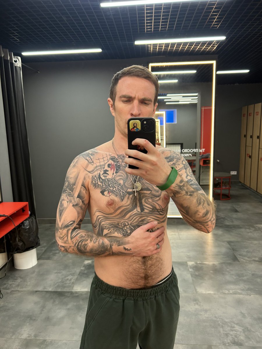 maxmernes's tweet photo. Год как я полностью отказался от алкоголя в любом его проявлении, любых вредных привычек и начал заниматься спортом каждый день. Сейчас мне 30 лет, мое самочувствие и физическое состояние улучшилось до периода 24-25 лет, именно тогда я начал травить себя алкоголем, никотином. https://t.co/jr0BVYyhNt
