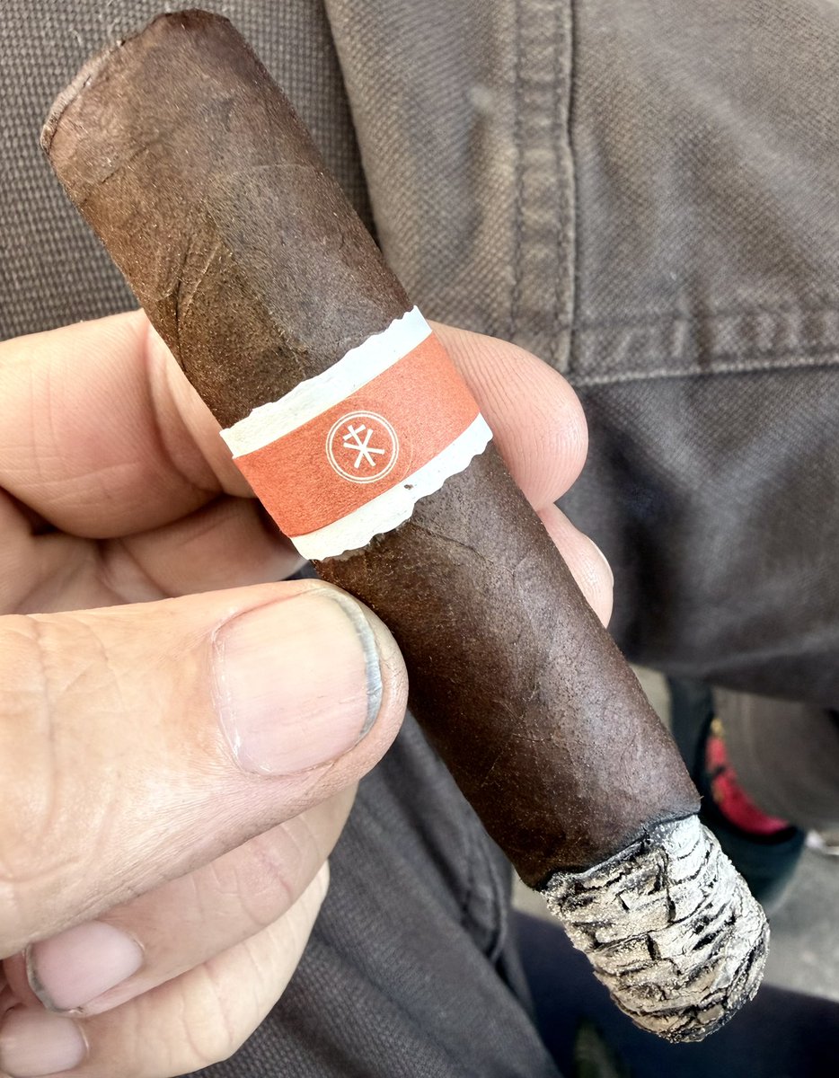 guerella77's tweet photo. Forrest Vess is smoking Neanderthal. Rated with thumbs up! https://t.co/uWztxNFZfz https://t.co/XPsWzKC6XS