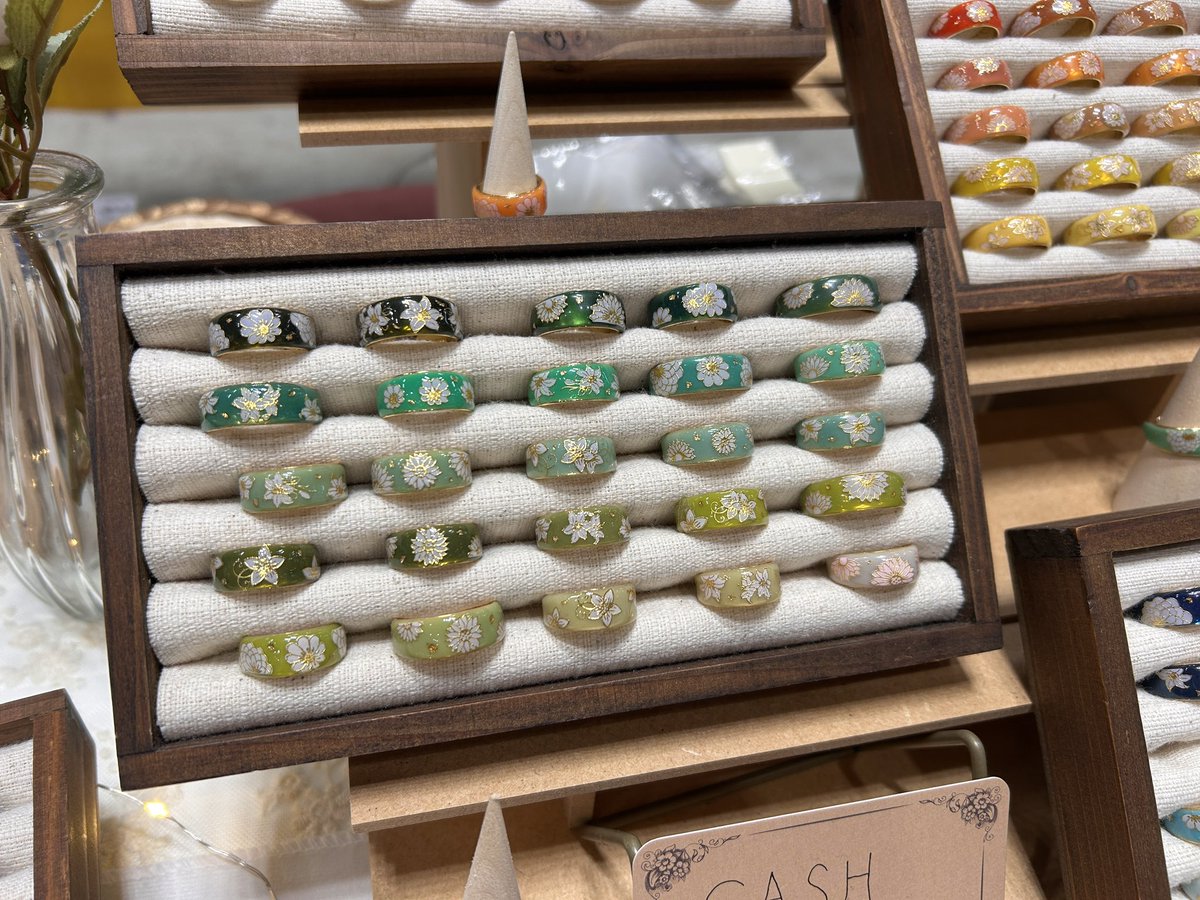 swp_accessory's tweet photo. #デザインフェスタ
2日目の在庫状況です
人気の青色もまだまだ沢山あります🫧 https://t.co/4KWGQ91V9I