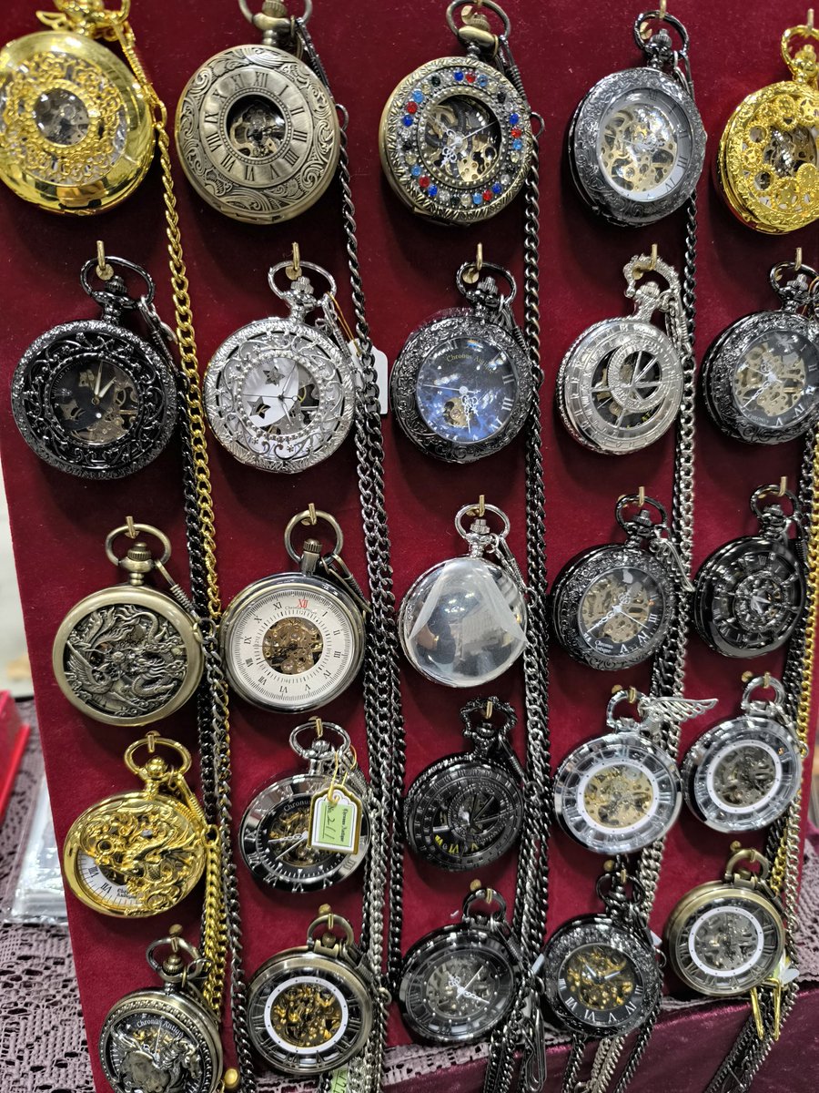 ChronusAntique's tweet photo. デザインフェスタ二日目開会しました！本日当ブースは2:30までの営業とさせていただきます💦どうぞよろしくお願いいたします！昨日売り切れてしまった作品も可能な限り補充しました！どうぞよろしくお願いいたします！ https://t.co/BhaOOeMGl6