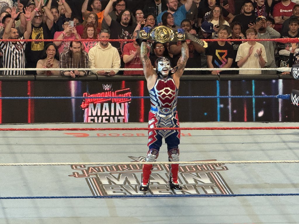 BigRedGilbert's tweet photo. Penta retains! #SNME https://t.co/vDd1pm2FF6