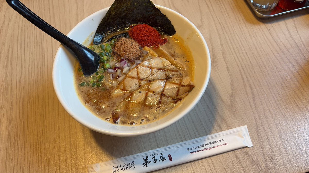 hirohiro_hiiro's tweet photo. 昨日のランチはラーメンだった！ラーメンはもちろんラムネ入ってるソフトうまうま〜👏 https://t.co/YJiMmsiZ7S