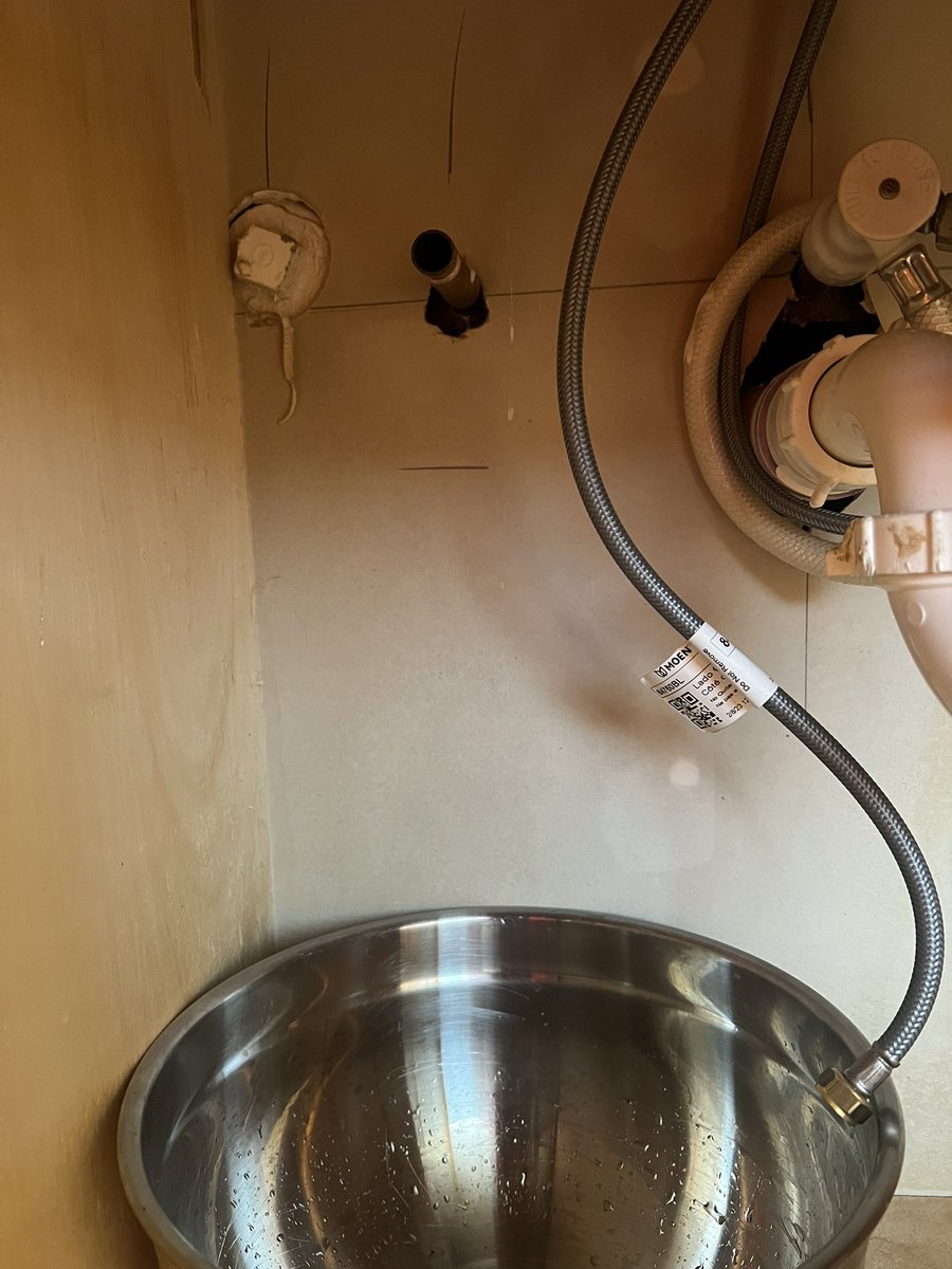 NB_651's tweet photo. What a massive pain in the ass. 17 connections changed out. 

50% of them were leaking. What the fuck https://t.co/flkTQx6tHp