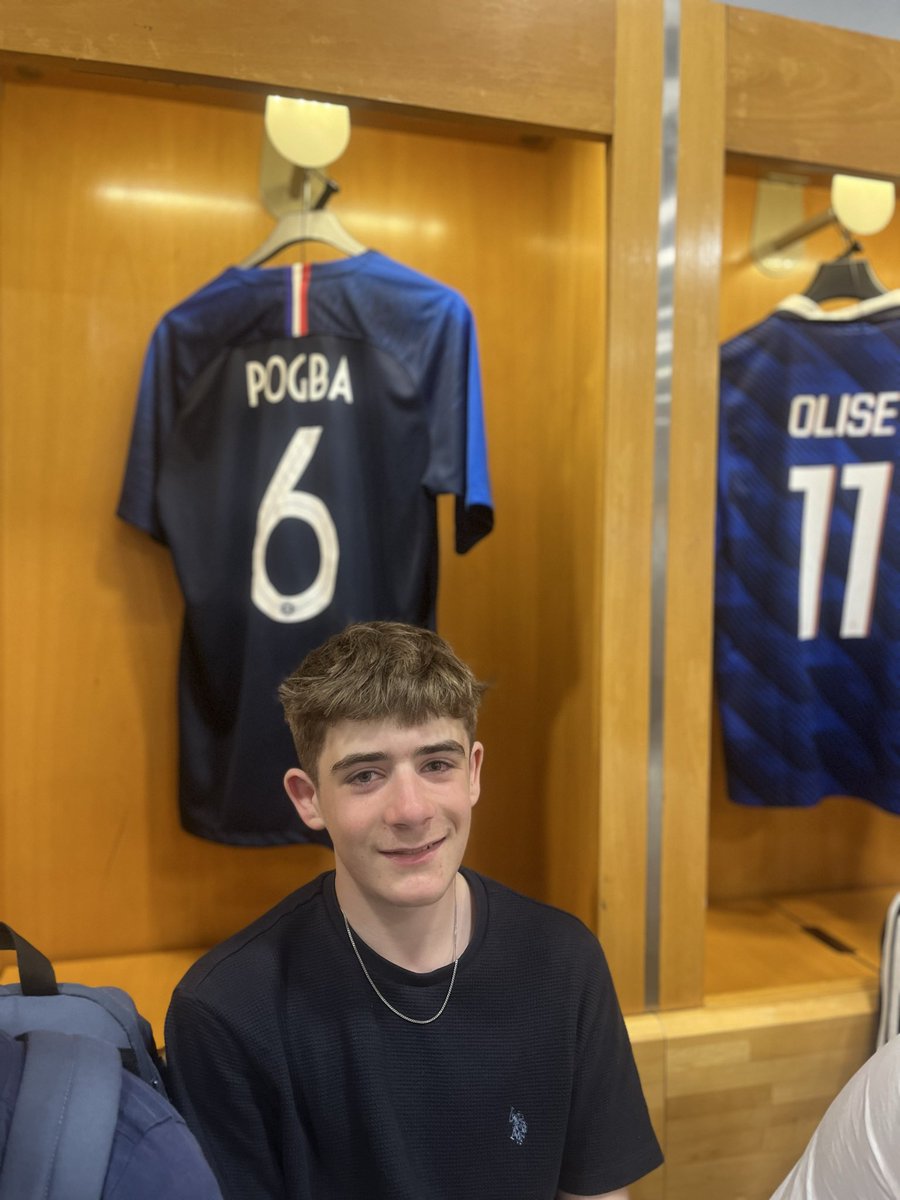 FBS_MFL's tweet photo. In the changing rooms in La Stade de France 🇫🇷 @FulhamBoys ⚽️🏉🏏🎶 https://t.co/IxlX8In5VH