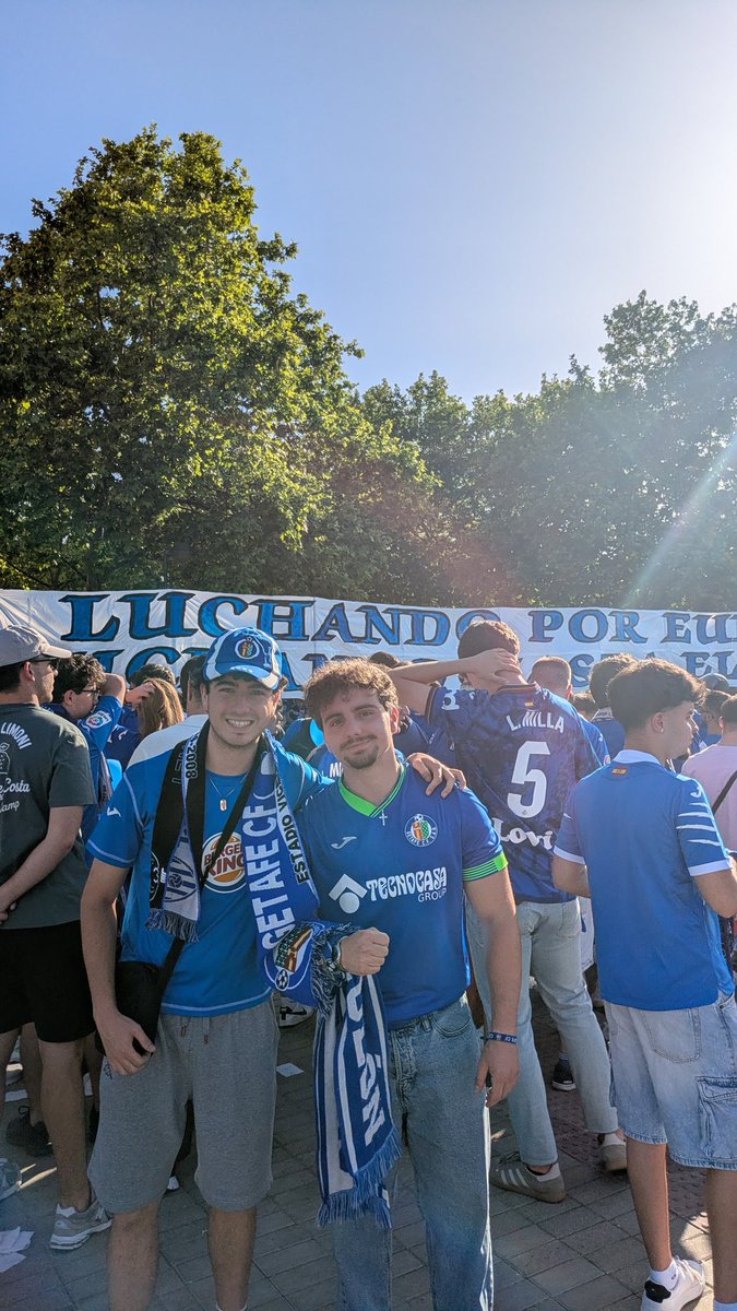 alvaroariass_'s tweet photo. En las buenas y en las malas,
En las malas y en las peores,

Pero siempre, siempre, siempre junto a tí @GetafeCF 💙 https://t.co/4NFfcGRMqw