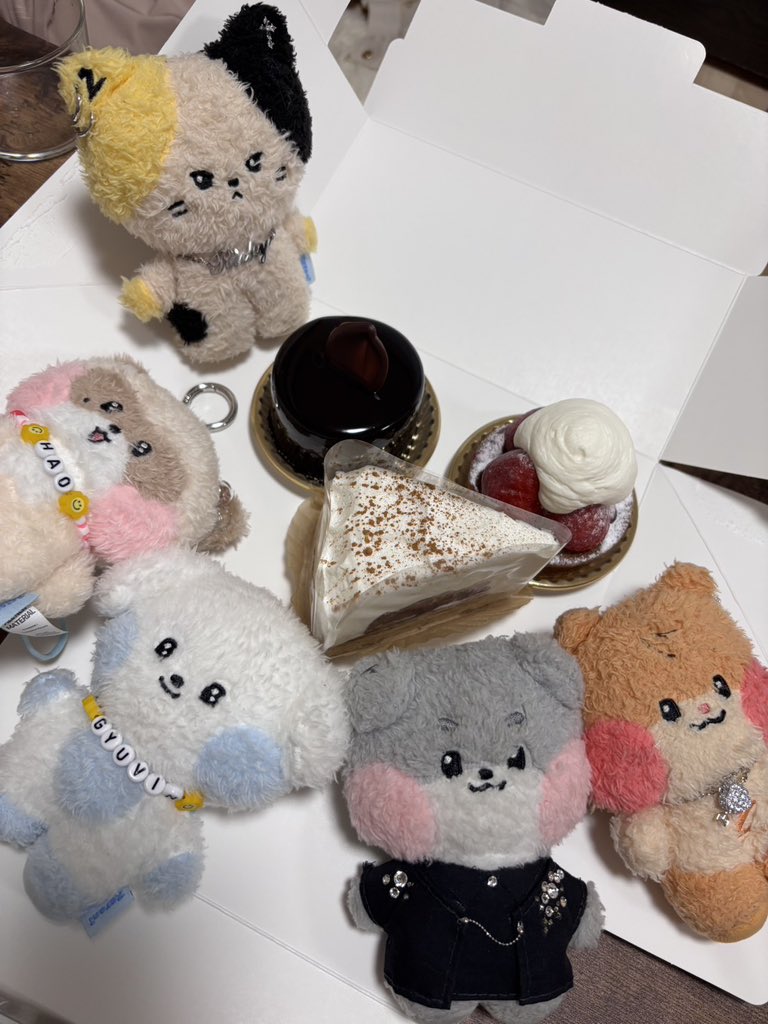 shima_zerose's tweet photo. 少しずつ集合していくのかわいい💙 https://t.co/Sf98cQjrek