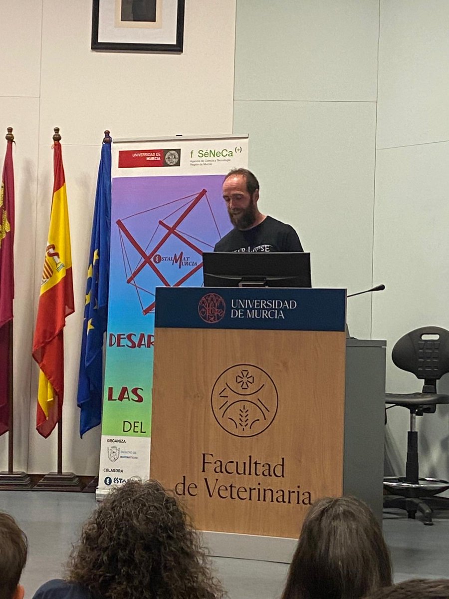 EstalmatMurcia's tweet photo. 📚 Dentro del acto de clausura de Estalmat-Murcia, hemos tenido la suerte de disfrutar de la conferencia “El espejismo de la mayoría”, impartida por el profesor Eduardo Sáenz de Cabezón Irigaray, de la Universidad de La Rioja.
@FundacionSeneca 
-
-
-
#estalmat #matematicas https://t.co/MMi807QMCK