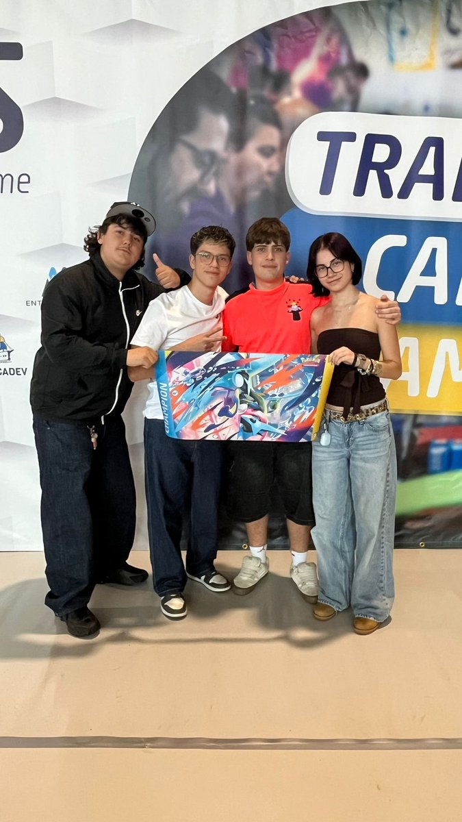 MesaDelTrafico's tweet photo. Pues nuestros nuevos fichajes @denistwotcg @Rosadaliagnzlz se han estrenado participando en la CGS de La Palma junto a @Daniel_Negrin_ y @GutierrezTCG.
Vaya debut de Denis, que gana el torneo y la clasificación a las finales. Felicitamos a @GutierrezTCG por su top 4
¡Bienvenidos! https://t.co/aZPZbazOo9