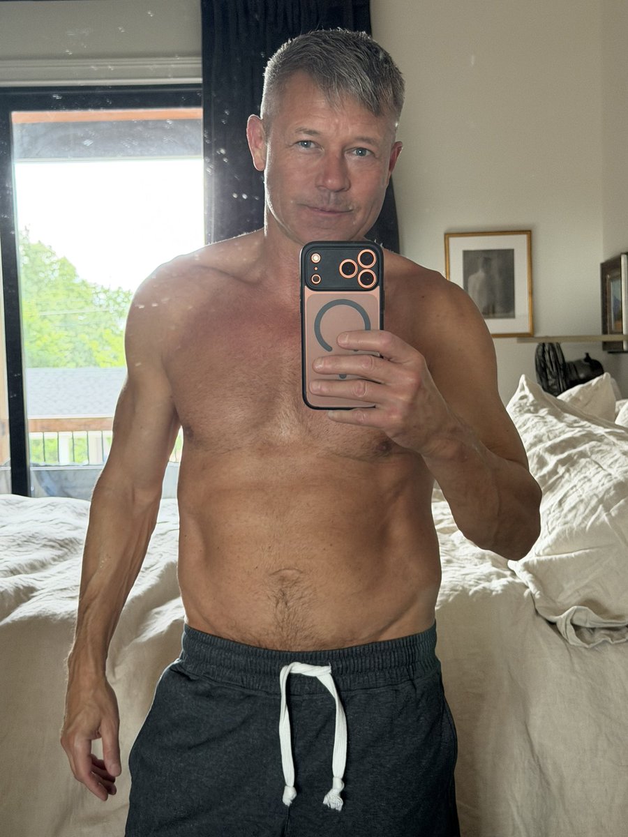 DaddyType8's tweet photo. 3 walks and 6+ miles today. Also made a low carb and fairly healthy blackberry cobbler. Turned out pretty good. Pic is pre oven. https://t.co/5CoUsxYBGu