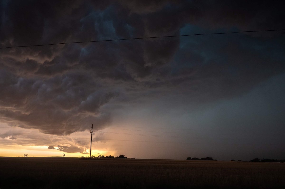 ValpoWeather's tweet photo. Day 5 | Liberal, KS → Abilene, TX

We spent the morning setting up to see some panhandle magic around Post, TX, before chasing our cell to our stop for the night. We saw some epic landspouts and a rotating wall cloud, while also getting to see turbulence above us in real time. https://t.co/37OF74tPi6