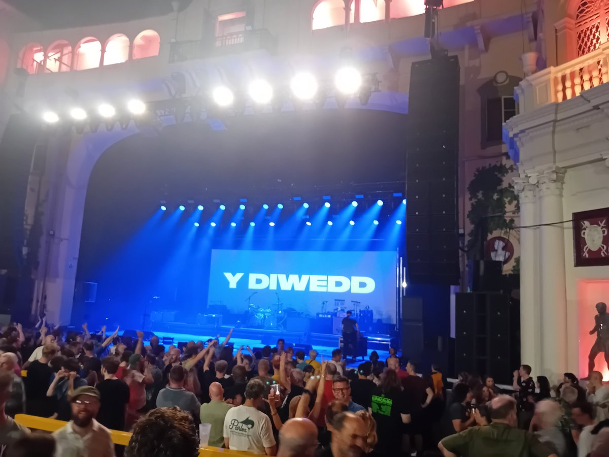 KevinLondon17's tweet photo. The End! That was superb! No other band like em! https://t.co/kWaXMv4RY4