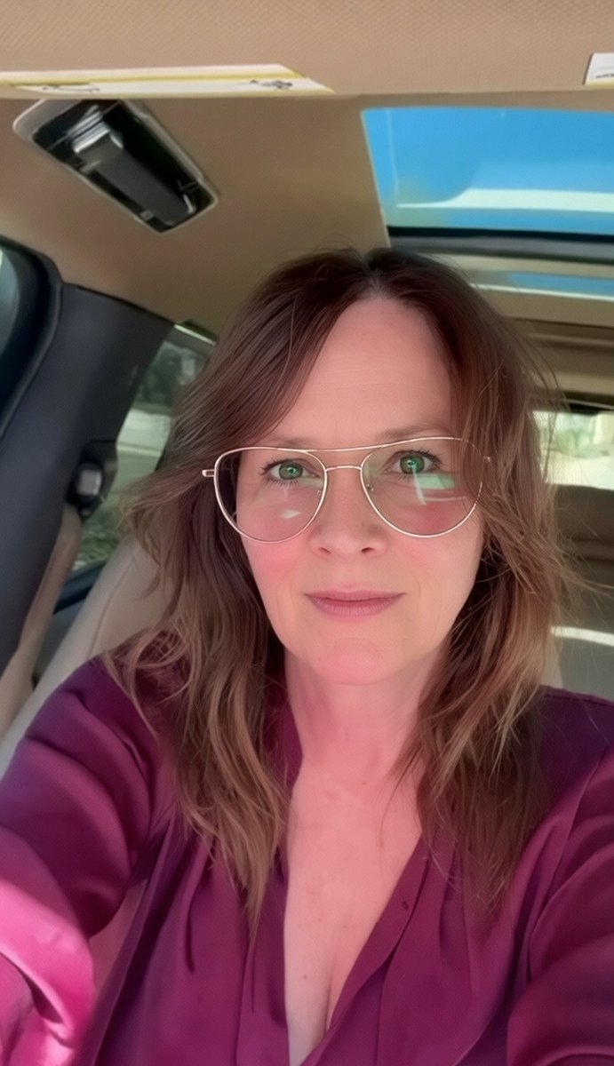 mscully8's tweet photo. Happy Birthday Laurel Holloman!!🌹🎂👏👏 https://t.co/VtsPrLBPT9