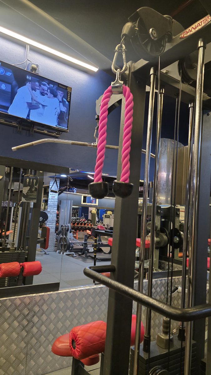 P9k_9's tweet photo. Whyy pink 😭 

يعني خلصت الألوان 🤣 https://t.co/VOvgGofRRo