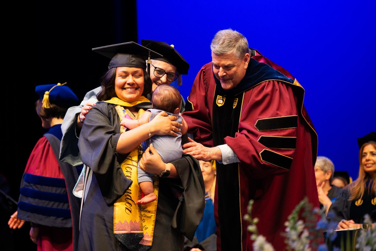 SCSU's tweet photo. “You chose well.” 💙

This week, Southern celebrated the Class of 2026 across graduate and undergraduate Commencement ceremonies honoring nearly 2,600 graduates. Congratulations, Owls! 🎓 

Learn more and photo galleries: https://t.co/xEsHogPy34 https://t.co/zrJOaMZUH1