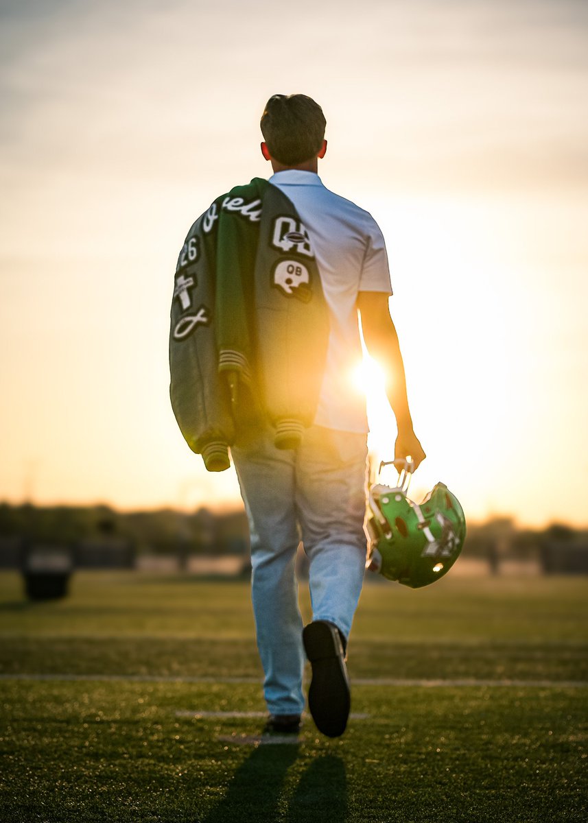 Derrek_Vowell's tweet photo. Thank you Azle! @Devo26Dorris @Mlholly @mattdwalter @Vines0617 @jwheeler294 @CDavidson8457 @coachcjones1 @RecruitAzle @CiscoCollegeFB @CoachRiz @Reaganjones080  #wranglerup #scoboys https://t.co/t7gWJL4z38