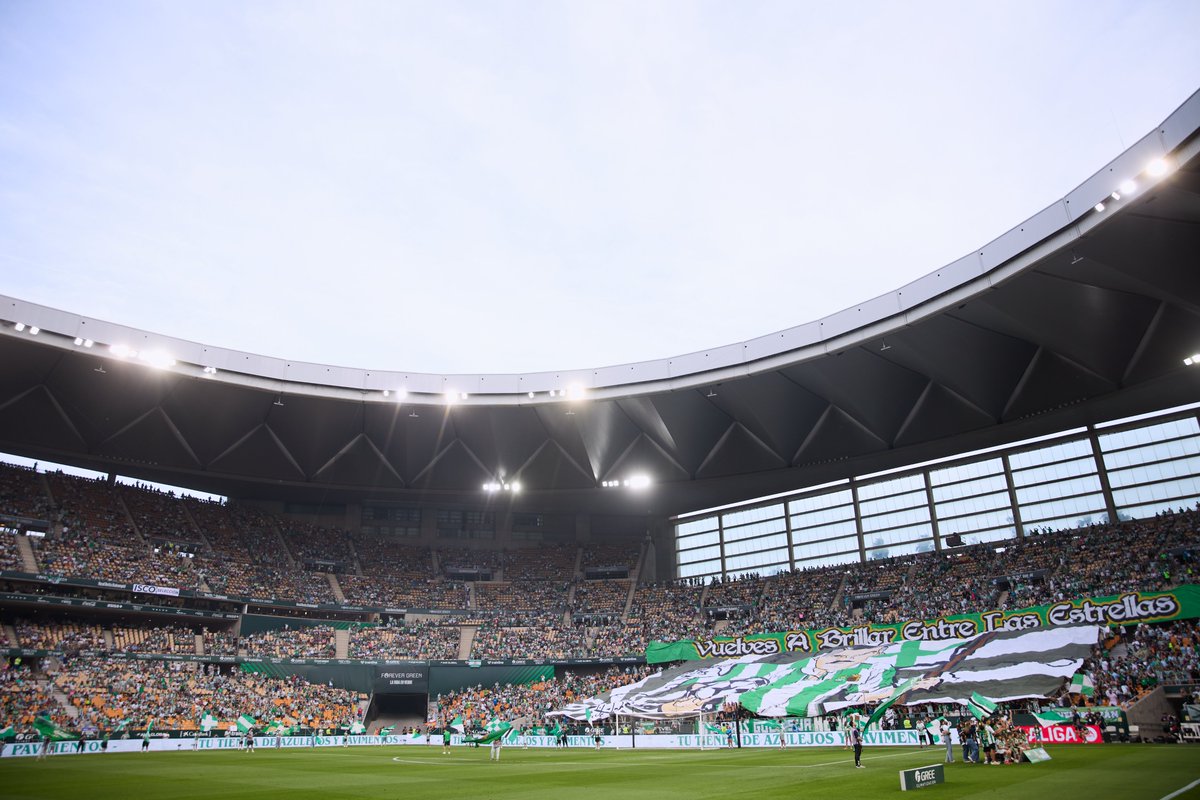 RealBetis's tweet photo. 💚💚💚

Han pasado 319 días desde que comenzamos la temporada que hoy termina. 

Meses de trabajo que han dado sus frutos con una nueva clasificación europea, la sexta de forma consecutiva.

Y esta vez, a la Champions League, la competición de "les meilleures équipes".

Viva el Betis siempre.