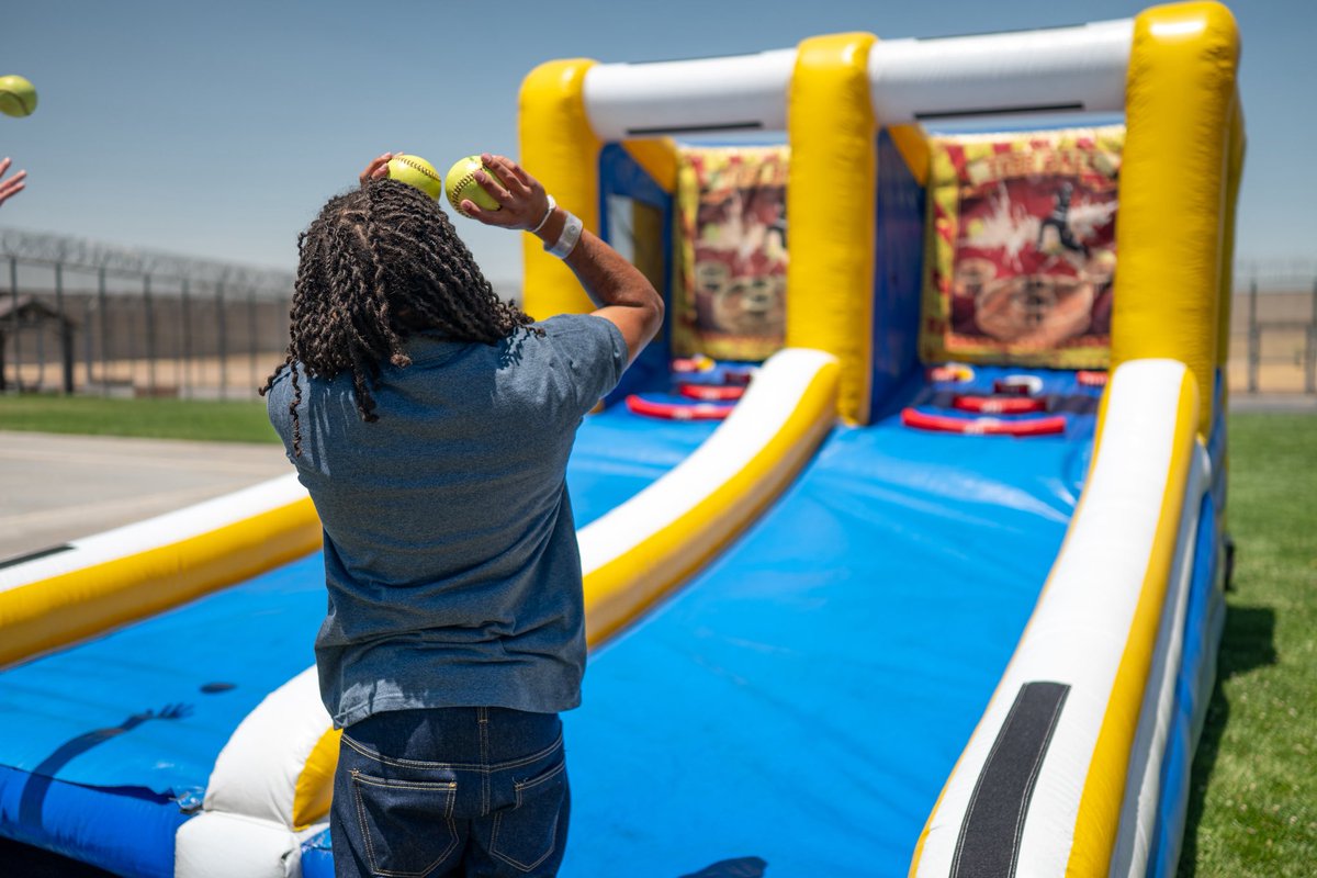SBCprobation's tweet photo. Youth at the #SBCProbation ARISE Secure Youth Treatment Facility (SYTF) enjoyed a Spring Carnival event hosted by our Activities Unit. The day included games, activities, music, and treats, providing an enjoyable and positive experience for everyone involved. #ARISE https://t.co/GjugigoHEs