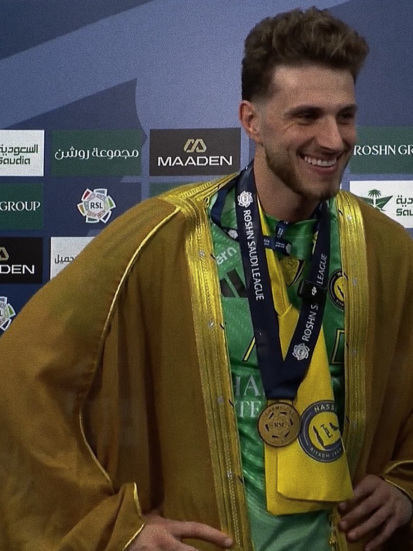 بطلة دوري معصي tweet media
