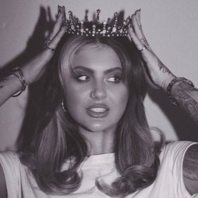 CausticReverie's tweet photo. #NewProfilePic It’s an oldie but a goodie…

Plus, it’s my birthday in 22 minutes, so…

Birthday Queen! 🥳👑 https://t.co/5DmNrqgrHc