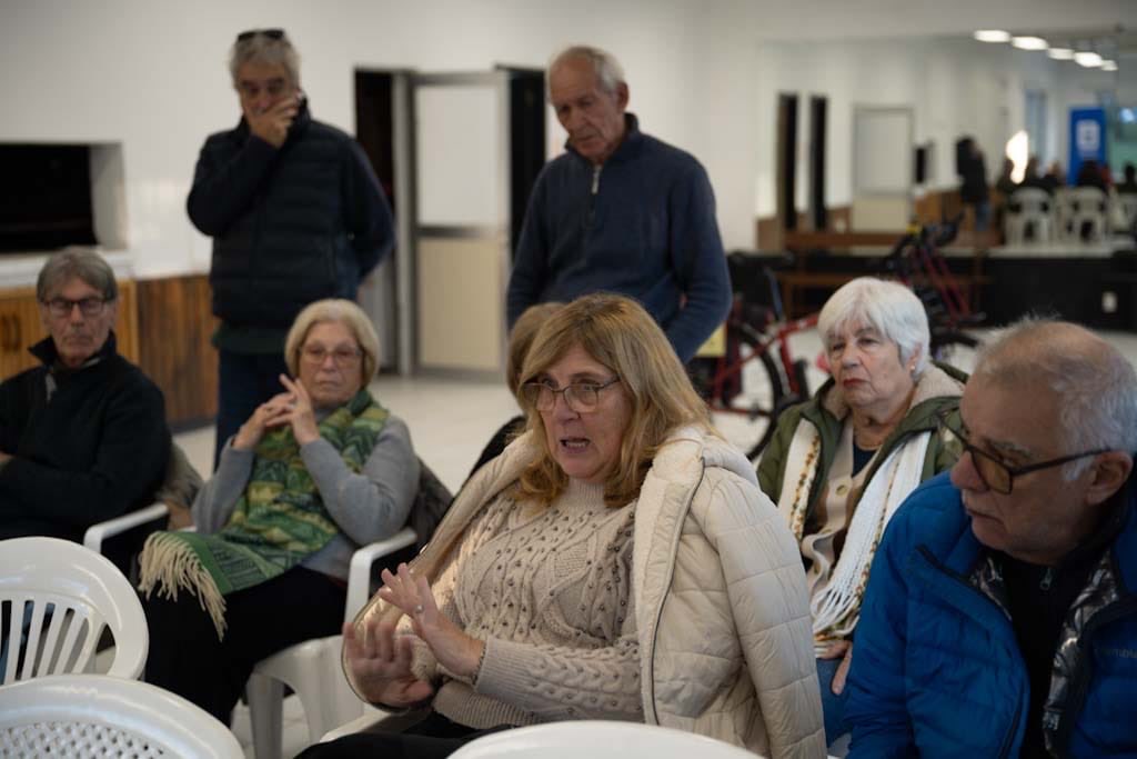 montevideoIM's tweet photo. #VelódromoAbierto 📢

Esta tarde, nos reunimos con vecinas y vecinos para intercambiar sobre propuestas, proyectos y trabajar en conjunto las futuras líneas de acción, talleres y disciplinas deportivas que se desarrollarán en el corto plazo en el Parque Batlle 🗣️ https://t.co/5F2696PCvg