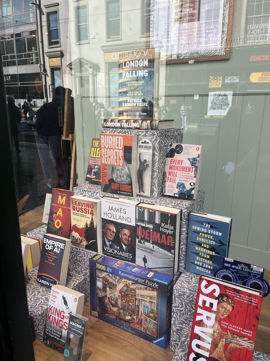 barrycummins12's tweet photo. Delighted to see Buried Secrets in amongst many books in window of Hodges Figgis in #dublin #Fuinneogspeisialta #buriedsecrets https://t.co/skTUd8pqAP