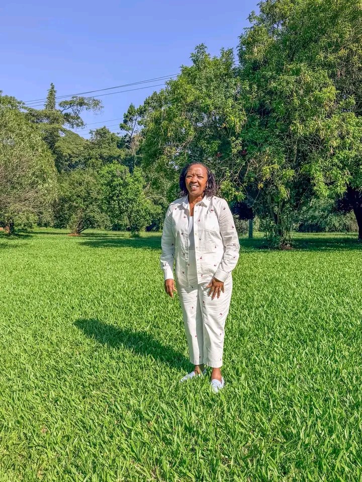 EastAfricaGov's tweet photo. The #GenZs Miss the Hair Cut of @MamaRachelRuto the @FirstLadyKenya. If you didn't know, know that East Africans Loved your Hair Cut style like that of Botswana President H.E @duma_boko. So don't disappoint #GenZs @MamaRachelRuto.
@EAC_IPU_Ke @StateHouseEAgov
#RevertASAP https://t.co/YHwI8Xd14z