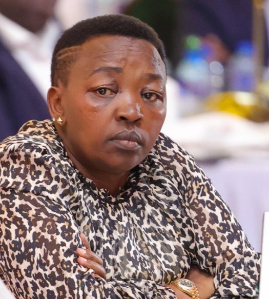 EastAfricaGov's tweet photo. The #GenZs Miss the Hair Cut of @MamaRachelRuto the @FirstLadyKenya. If you didn't know, know that East Africans Loved your Hair Cut style like that of Botswana President H.E @duma_boko. So don't disappoint #GenZs @MamaRachelRuto.
@EAC_IPU_Ke @StateHouseEAgov
#RevertASAP https://t.co/YHwI8Xd14z