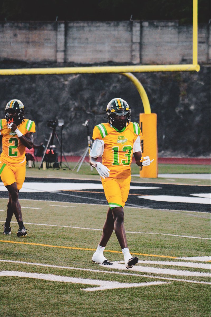 kinglev2030's tweet photo. #classof2030 #db #wr https://t.co/0bH4ZcxBe1