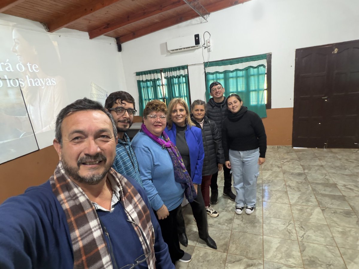 Carlota_PRO's tweet photo. Hoy visité San Carlos 🚗seguimos recorriendo la provincia con el taller “Emprender es Conversar” ✍️ #RutadelasIdeas https://t.co/dBtGC0bOpU