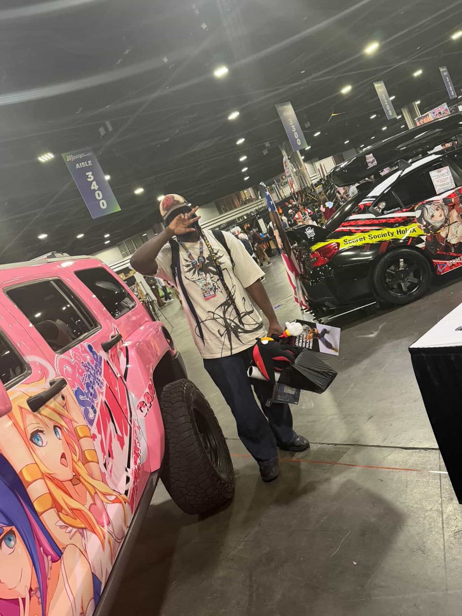 dazegxd1k's tweet photo. momocon so fuckin fun man https://t.co/dAOvYCUykY