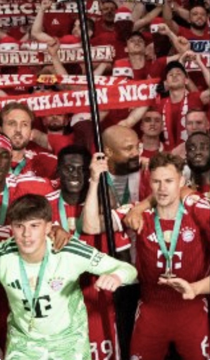 ctater9's tweet photo. @FCBayern This isnt Kompany right? Right? https://t.co/4PsCriyEvJ