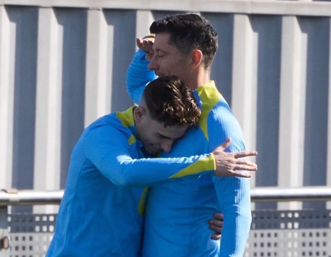 defllora's tweet photo. "Lewandowski never had sons" https://t.co/S8nWXlRIUV