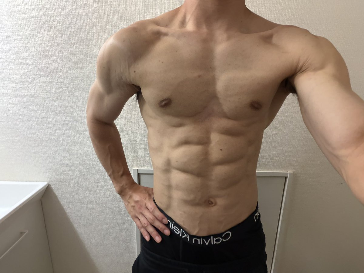 KazukiDisc91847's tweet photo. 昨日はトレOFF。
でも父の冒険は休みじゃない。

起床→息子とゼルダ→朝散歩→コールドシャワー→TSUTAYAで攻略本購入→コストコ→断食時間明け食事開始→瞑想

最近、息子と攻略本を眺めながら「次どこ行く？」会議開催。
寝る前も2人で攻略本ガン見。
完全にハイラル出張中。

なお娘はまだゼルダより現実世界派🤣

#ゼルダの伝説 #ティアキン #子育て #朝活 #断食 #瞑想 #コストコ #TSUTAYA #ゲーム好きと繋がりたい #父の日常 #筋トレ #筋肉 #ボディメイク #body #bodymake #muscle