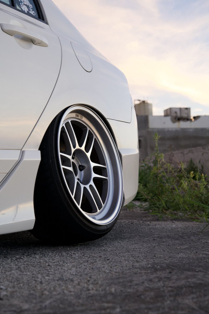 Kg6Y3's tweet photo. どうしたらこんなにカッコよく車高を下げれるのですか？？
勝手に写真使わせてもらいすみません🙇‍♂️ https://t.co/HY7lPugD1n