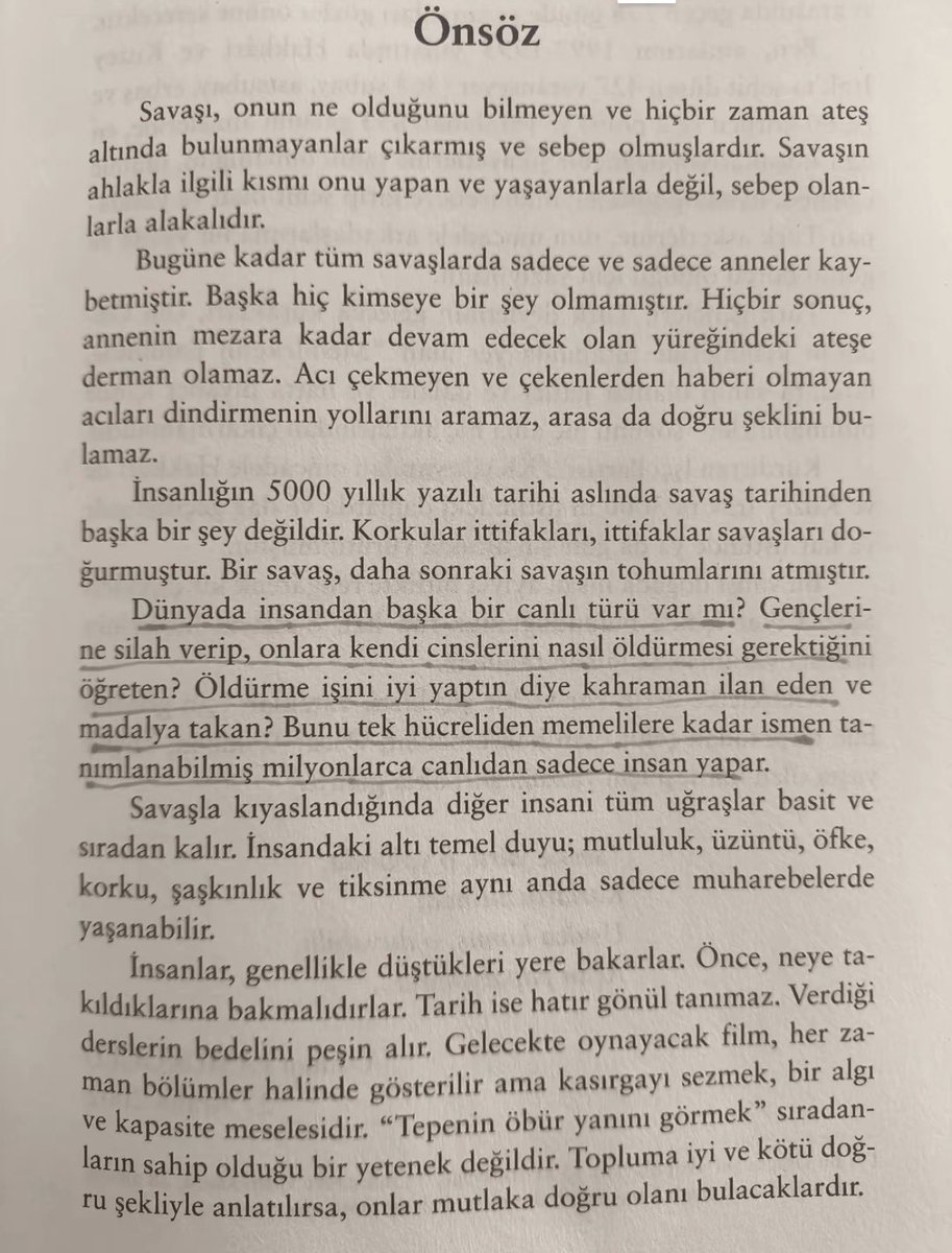Ati_Auditore's tweet photo. yitiğiz biz,
başka bir suçtan değil, tek cezamız
umutsuz bir özlemle birlikte yaşamamız. https://t.co/qhYGOhSZMN