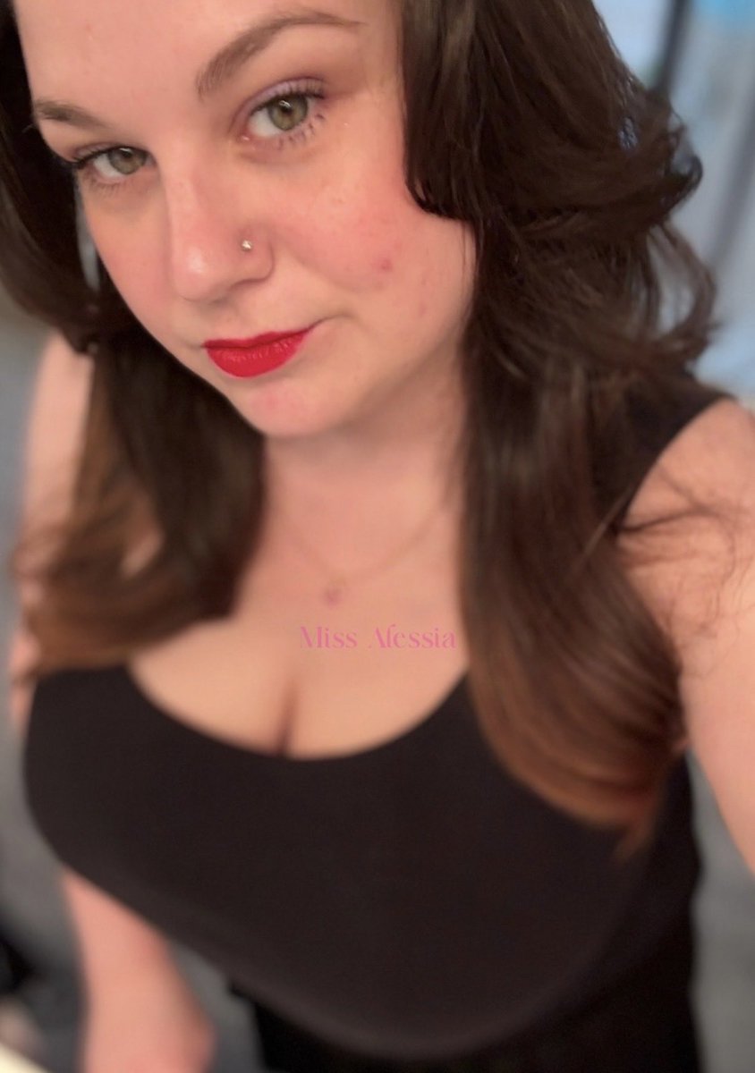 lovely_lessi's tweet photo. How’s your sinful Saturday going so far? https://t.co/113WuKinEI