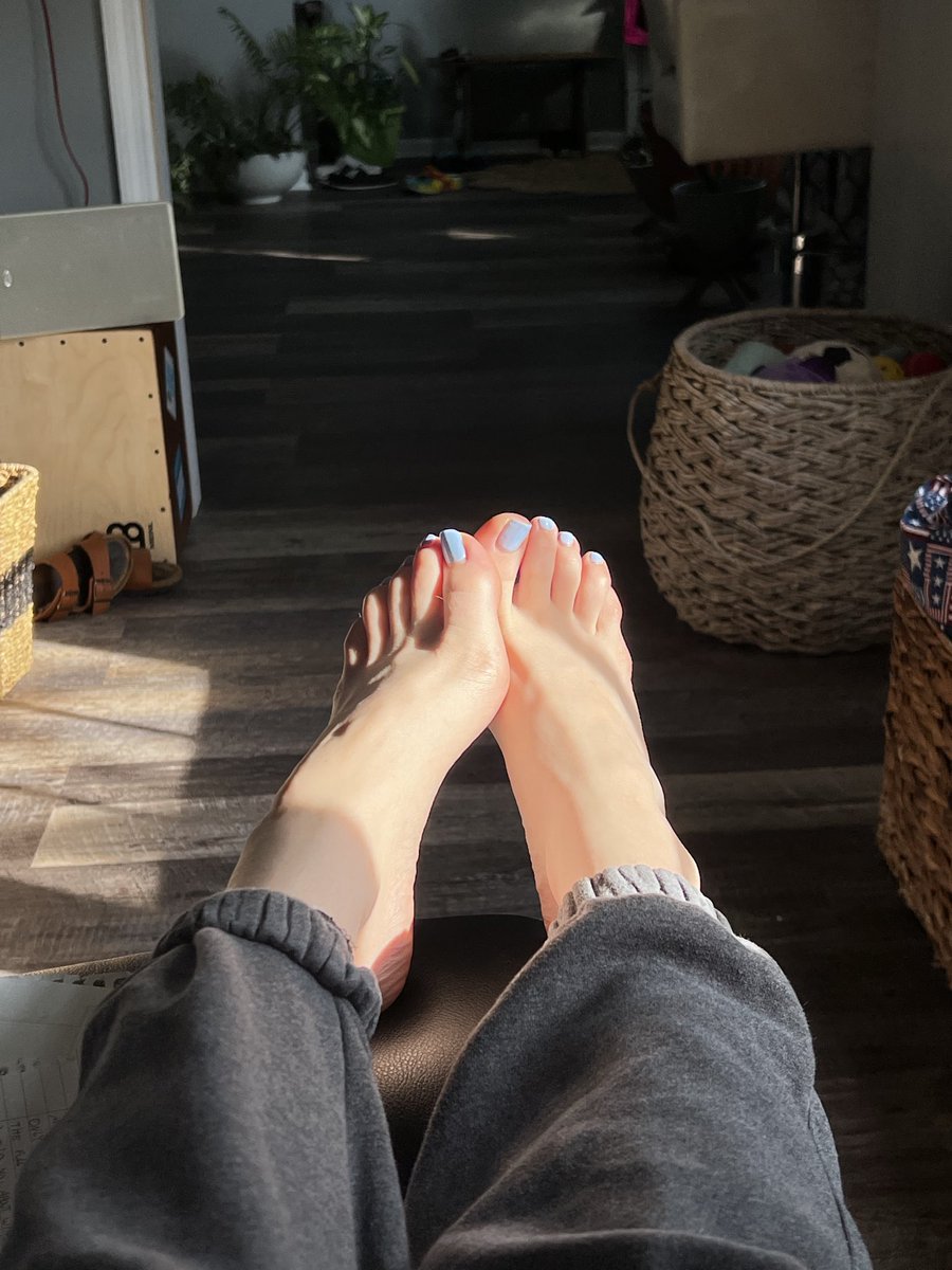 peachsweetsoles's tweet photo. ☀️🦶🏻
Looking for a buyer
#feet #feetfetısh #footfetısh #findom https://t.co/tDqhnUN4qH
