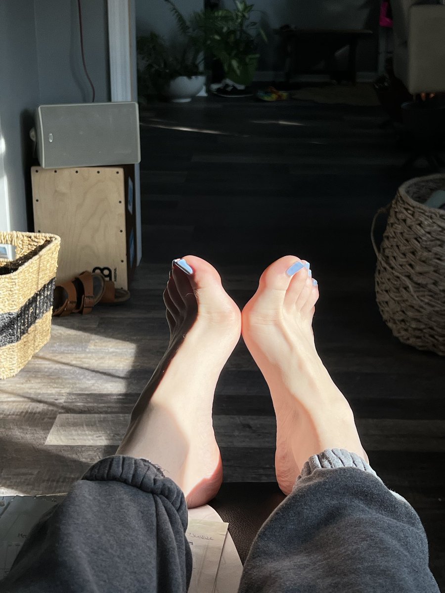 peachsweetsoles's tweet photo. ☀️🦶🏻
Looking for a buyer
#feet #feetfetısh #footfetısh #findom https://t.co/tDqhnUN4qH