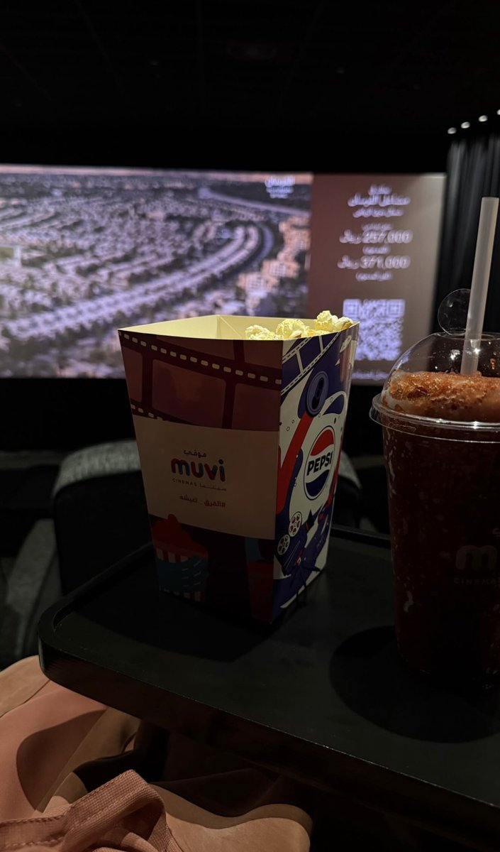 eiii01_'s tweet photo. A quiet night and a good movie >>> https://t.co/fjdgEdBcPb